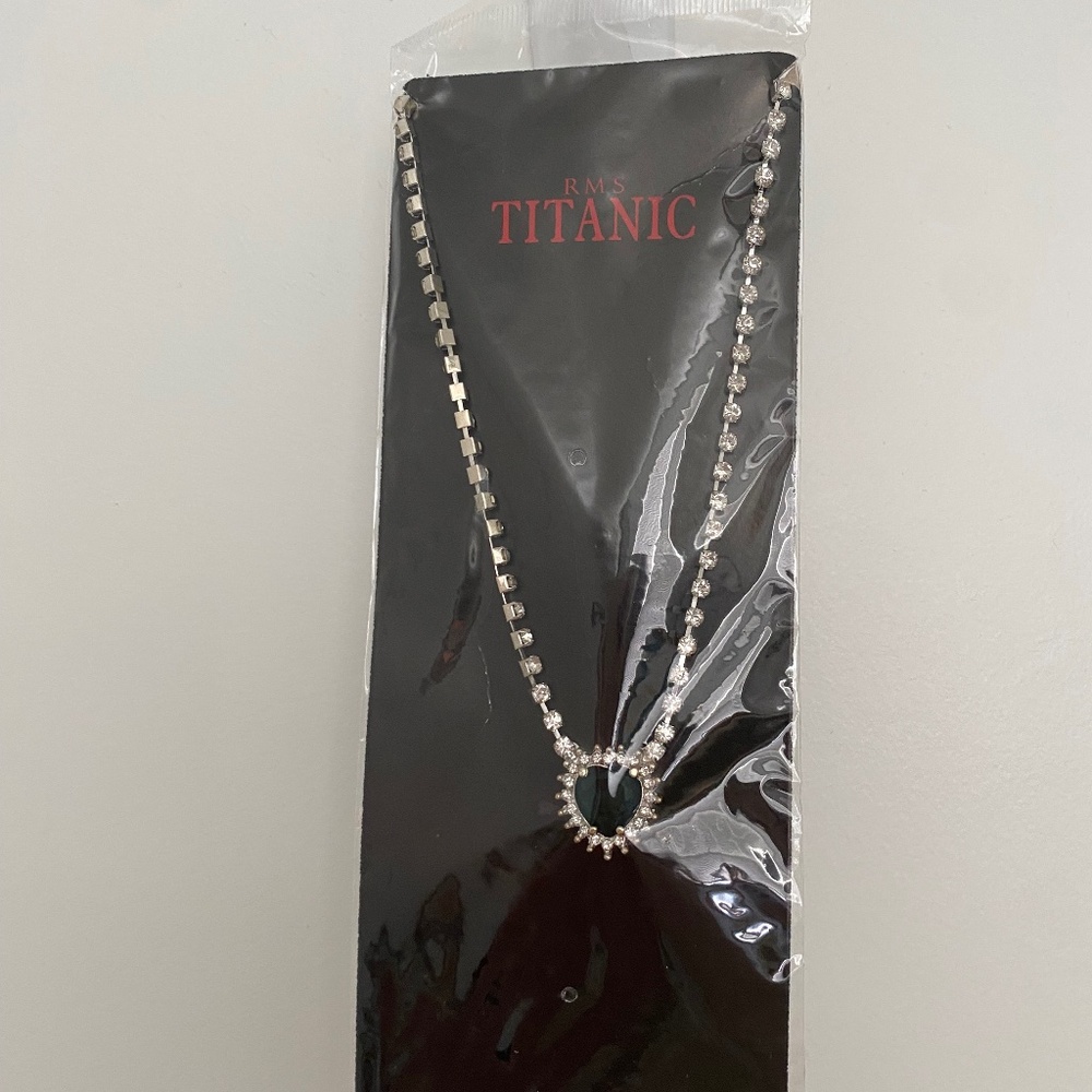 Titanic Heart of The Ocean Necklace